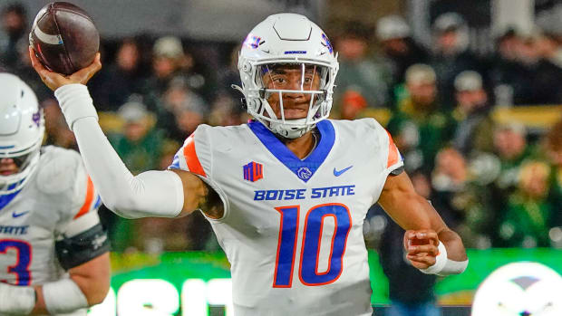 New Razorbacks QB Taylen Green throws a pass for Boise State last year.